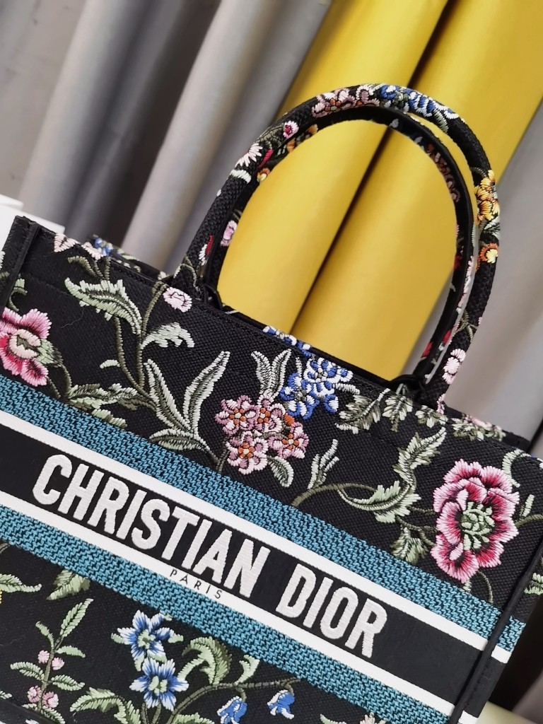 Christian Dior Shopping Bags